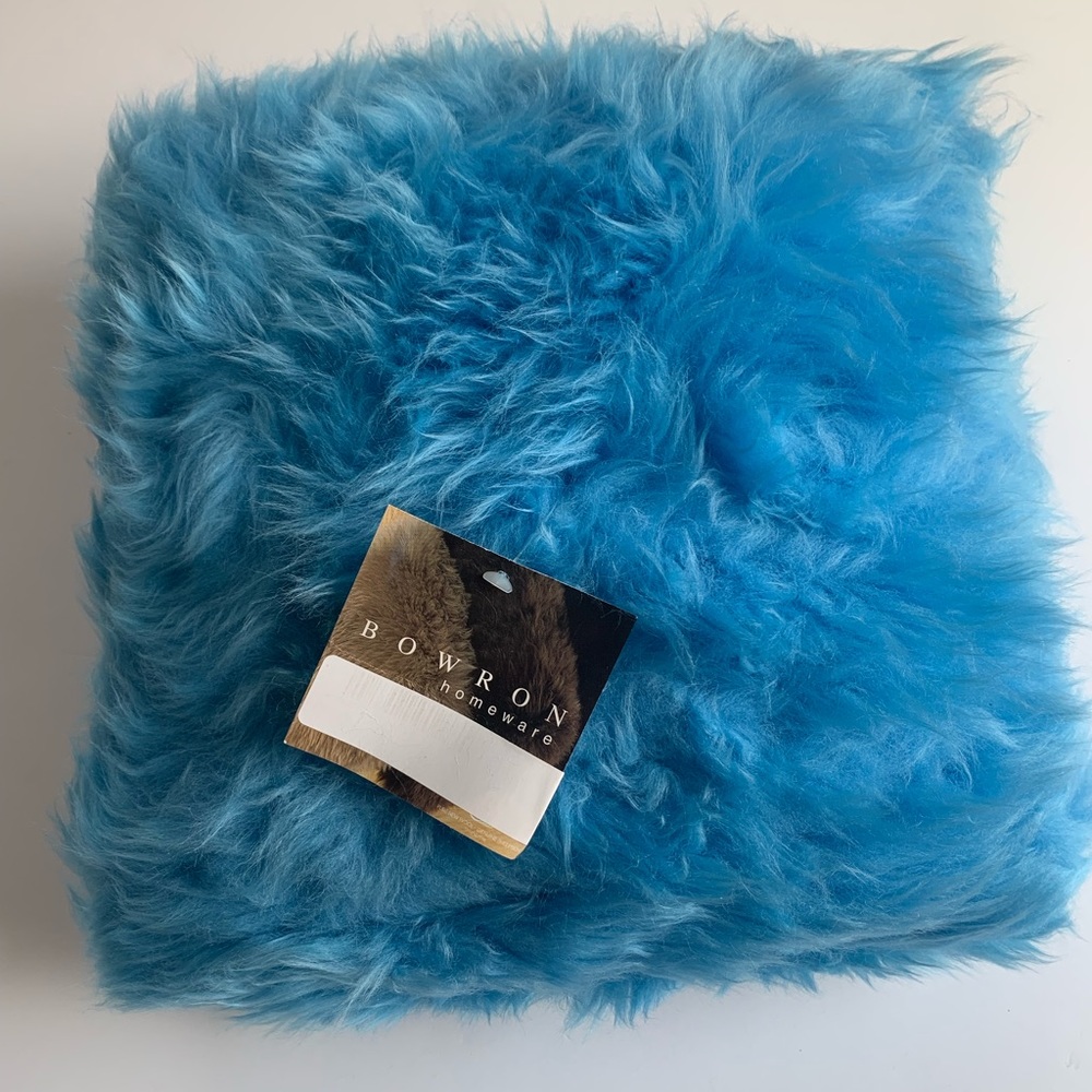 NWT Sheepskin Fur Accent Throw Pillow Bowron New Zealand Dorm Decor 16in sq